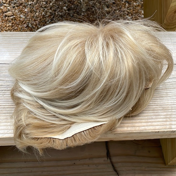 NWT 9” sassy blonde mix wig very short mens women’s unisex side or no parting - Picture 11 of 16